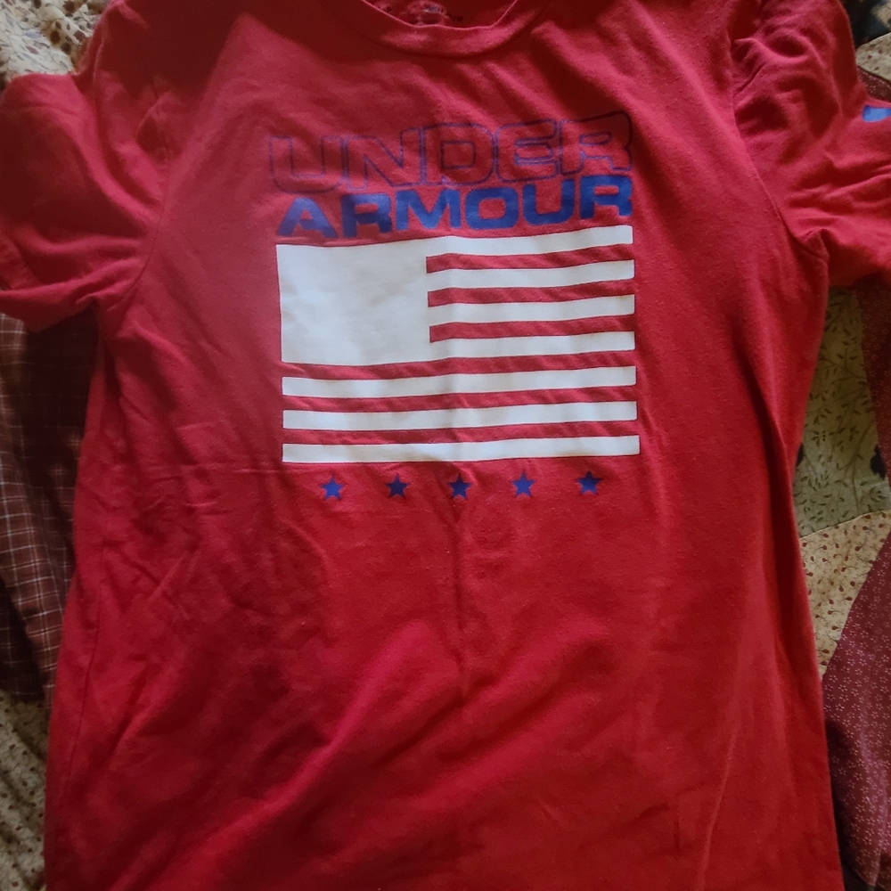 Under Armour Tee, Medium, Red